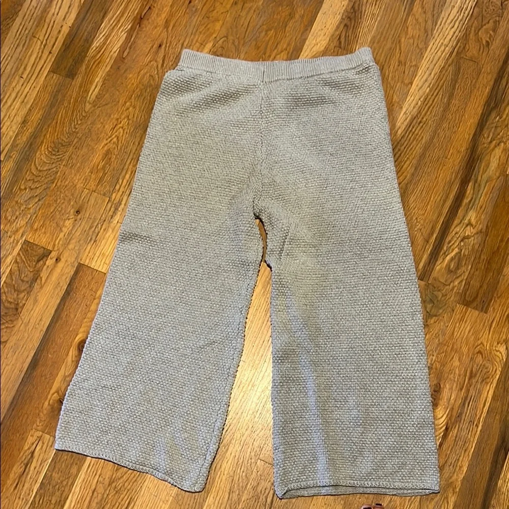 Elegant Gray Knit Sweater and Pants Set - Picture 5 of 5